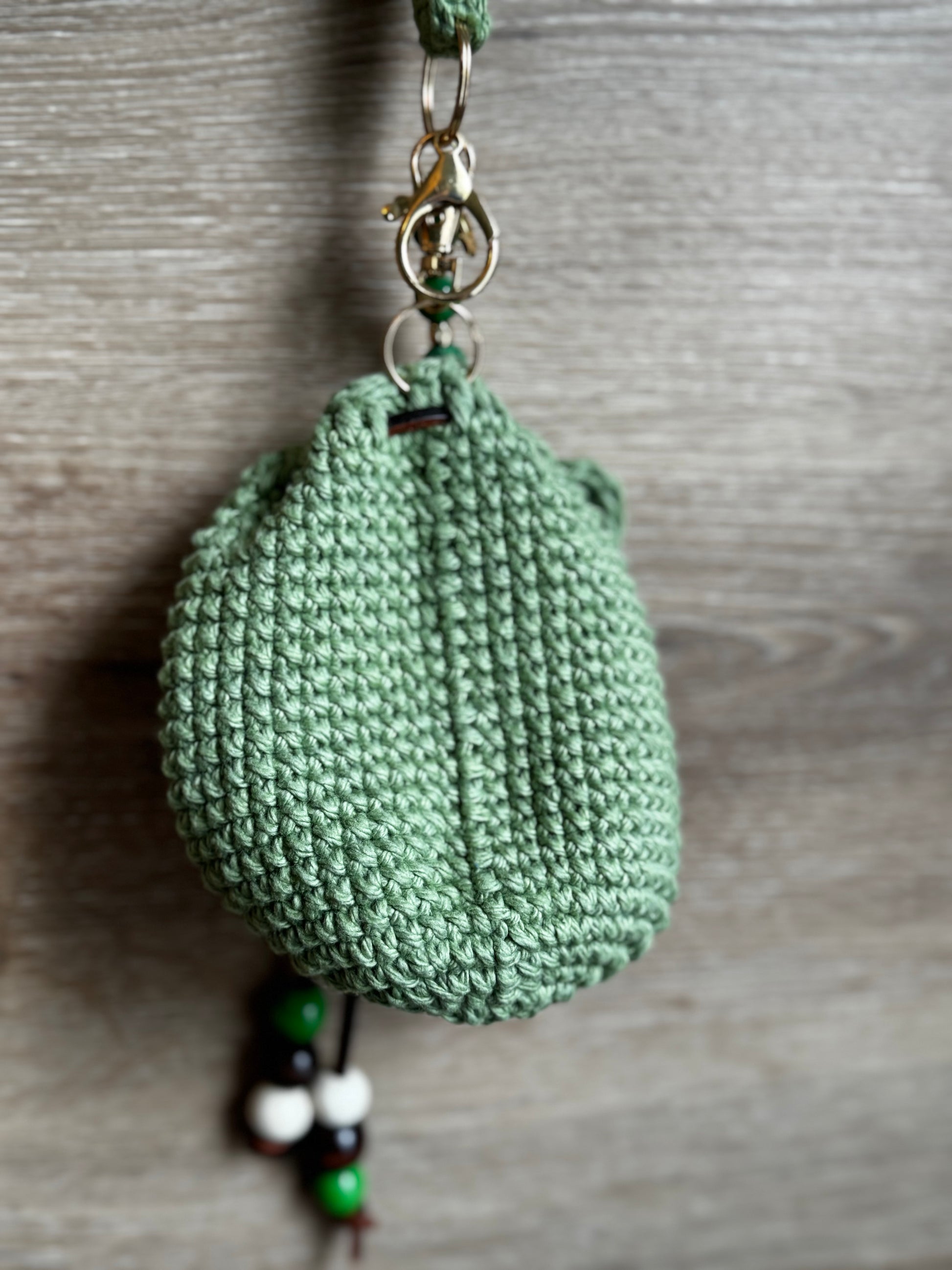 Crochet keychain with pouch - Green