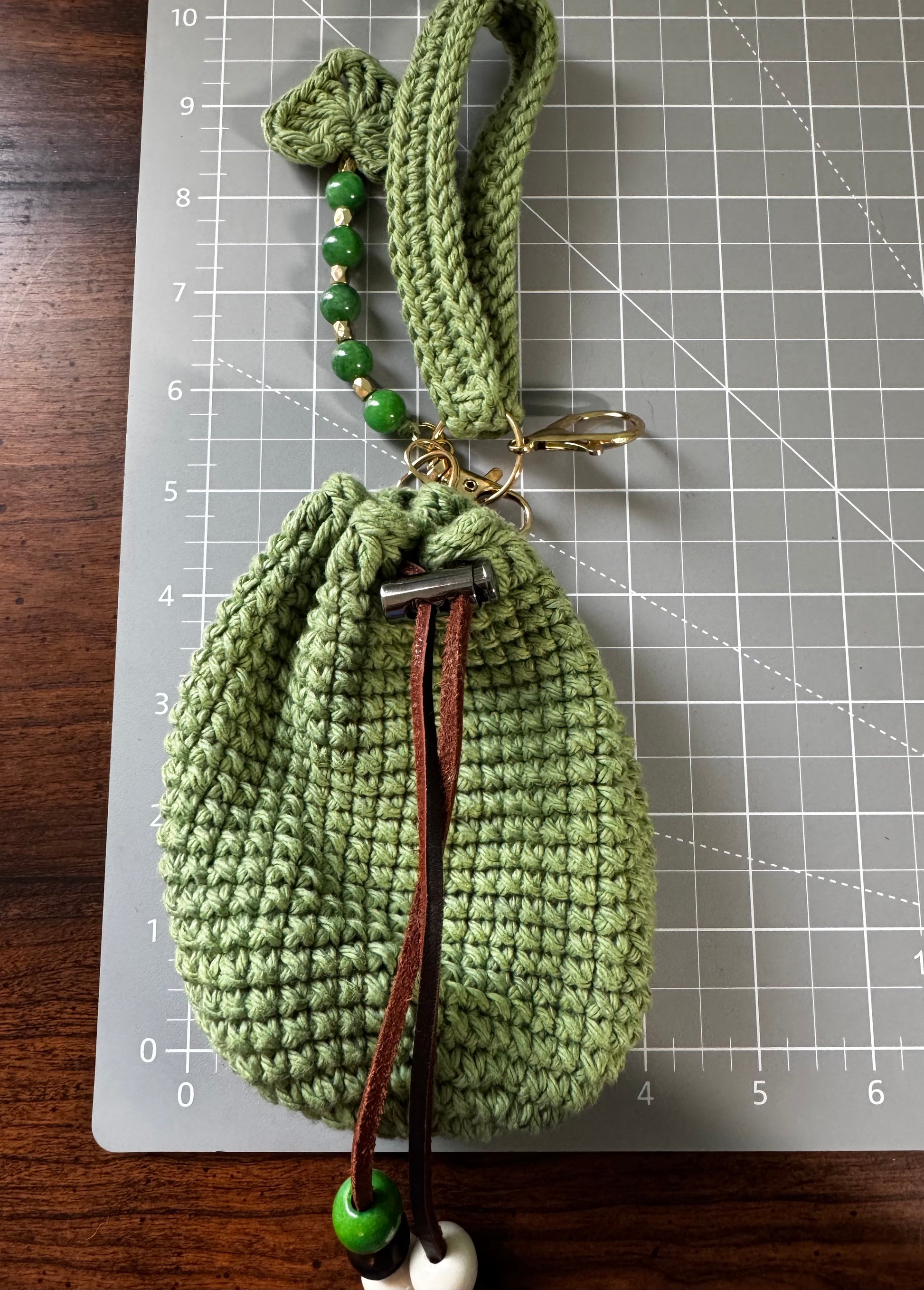 Crochet keychain with pouch - Green